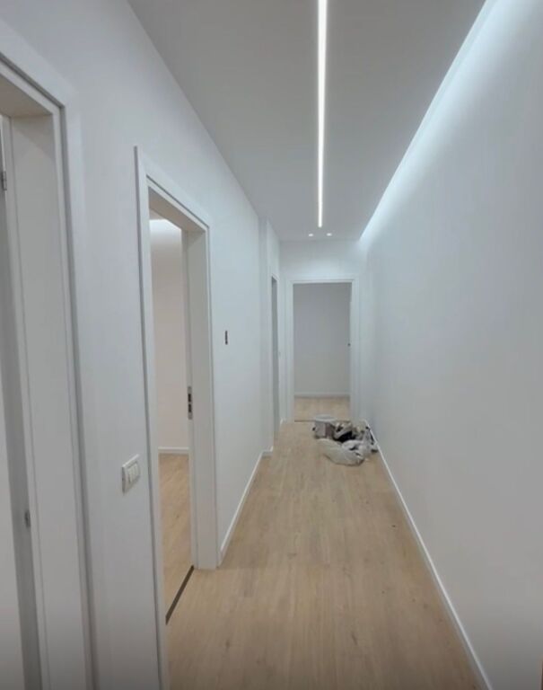 Shitet Apartament 2+1+2 , 21 Dhjetori