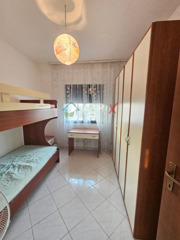 🏡 APARTAMENT 2+1 ME QERA – PRANË HOTEL PALACE, DURRËS! 🌊✨