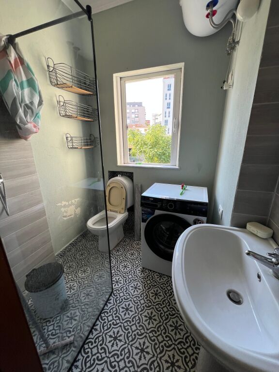 Affittasi 2+1  📍Via Njazi Meka, vicino alla Scuola di Medicina