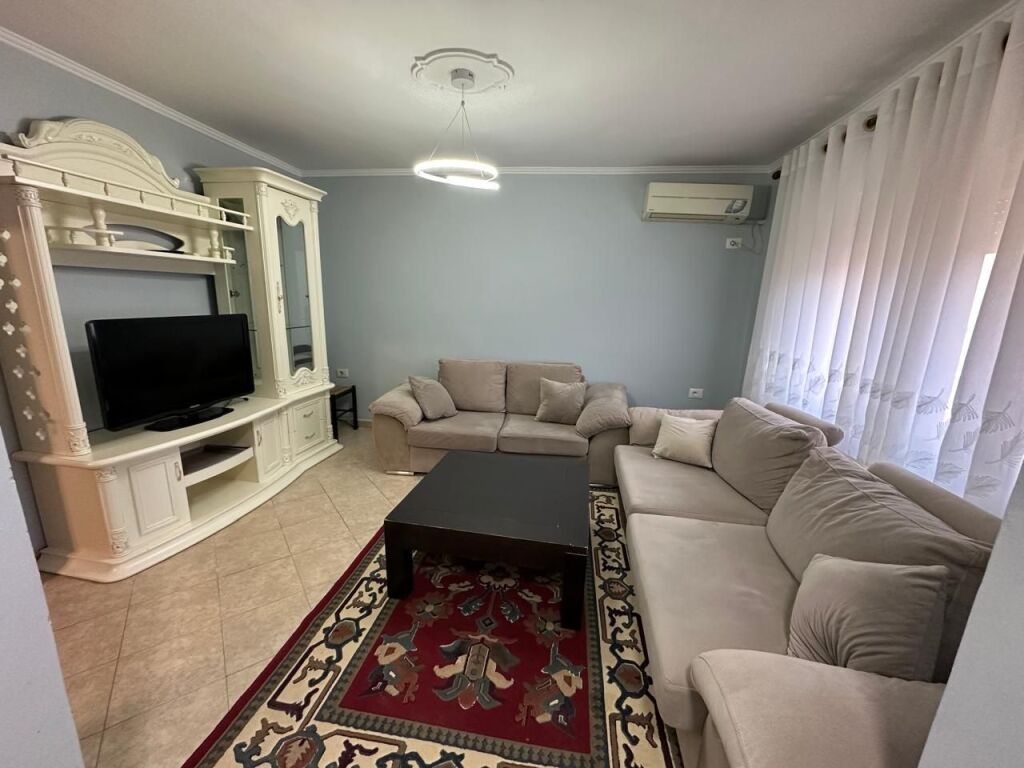 Rruga e Elbasanit,pas Ambasades Amerikane  shitet apartament  1+1, 15,000,000 leke