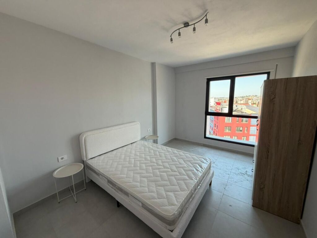 🏡 AFFITTASI APPARTAMENTO 2+1 + PARCHEGGIO  📍 Porcelan, di fronte a Klan TV💰 Prezzo: 750.000 Lek/mese