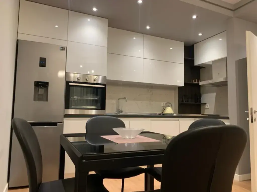 Jepet apartament 2+1 me qira tek Kompleksi Kontakt 21 Dhjetori