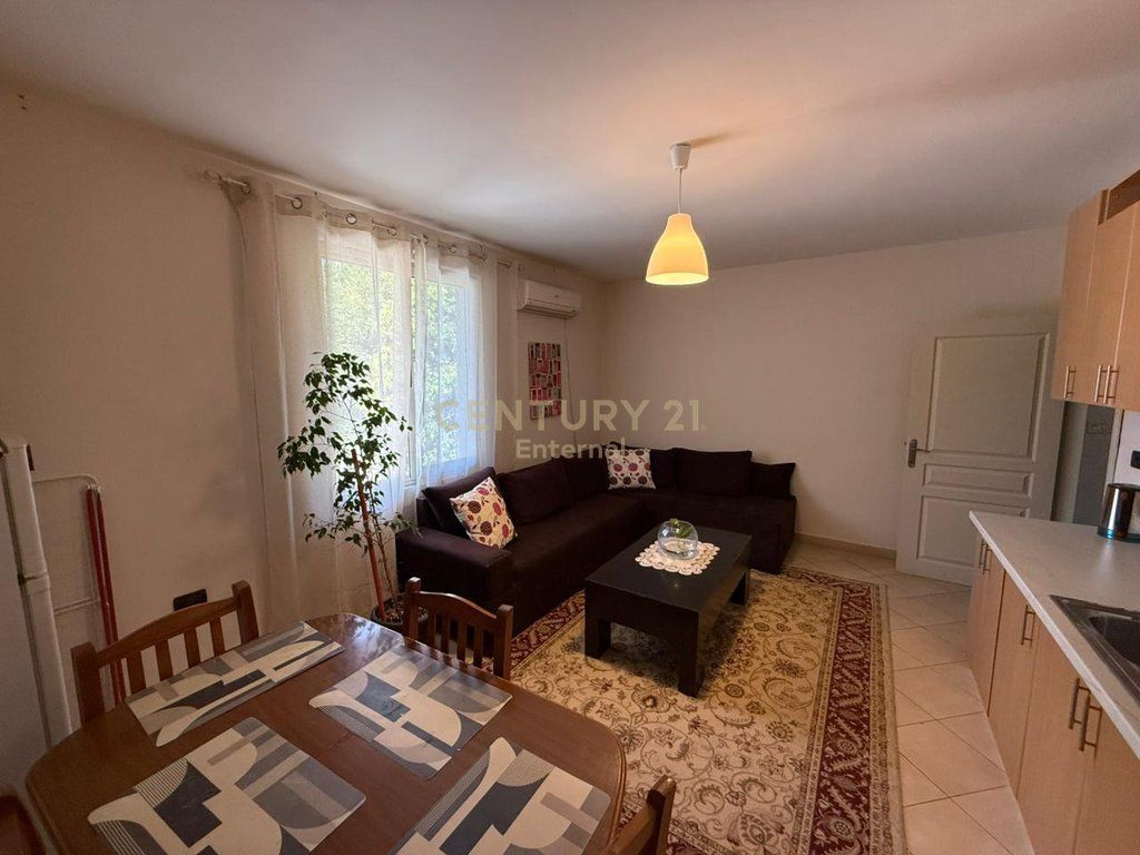 Duplex in affitto presso la Scuola Unita 650 € /Mese 60.000 Lek /Mese