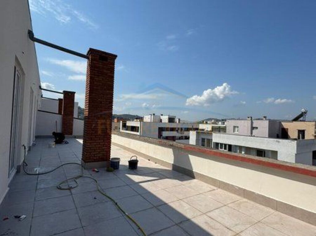 In vendita, Appartamento 2+1+2, Yzberisht, Tirana.