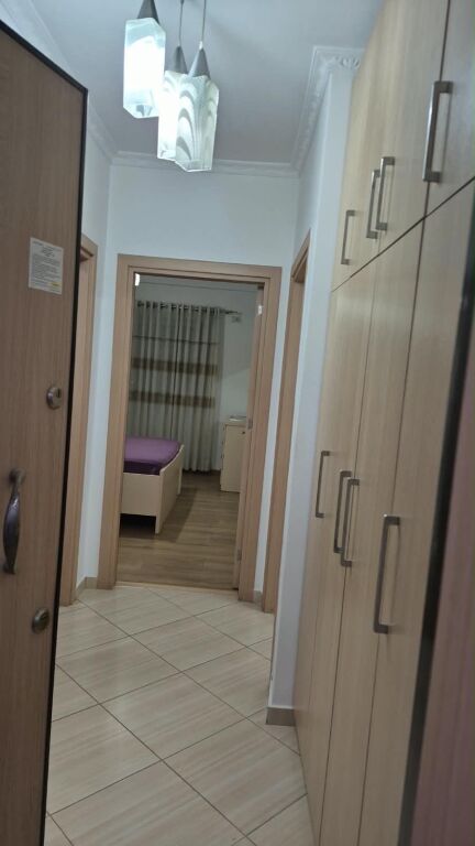 Apartament 1+1 në Yzberisht!
