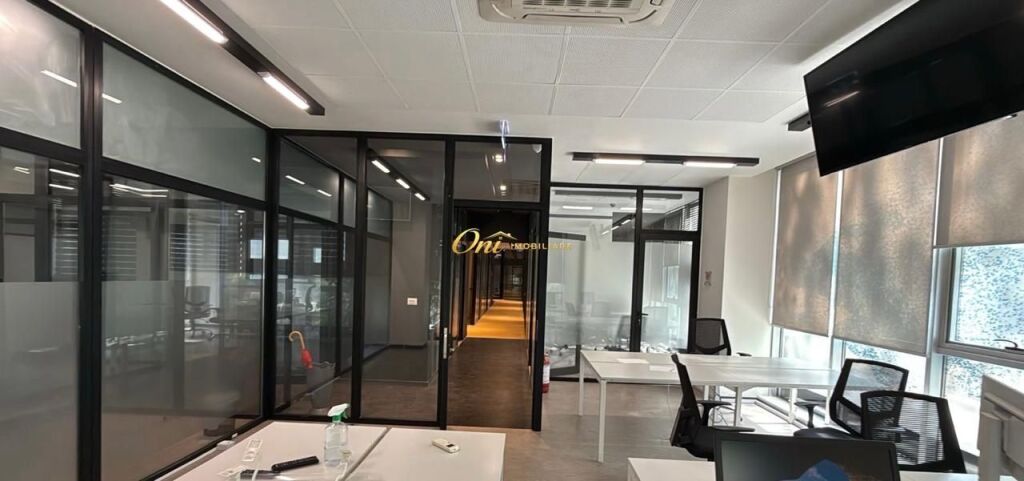 QENDER, AMBIENET ZYRE PER QERA