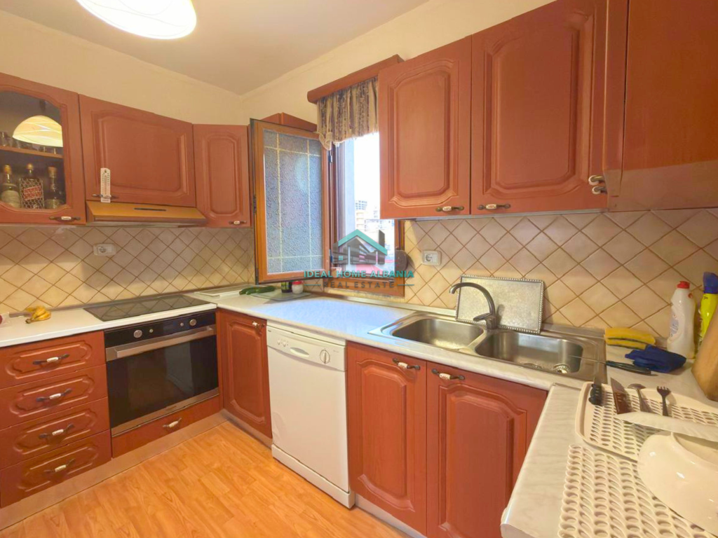 Apartament 2+1 per Shitje, Prane Pasticeri Elezaj, Vlore.