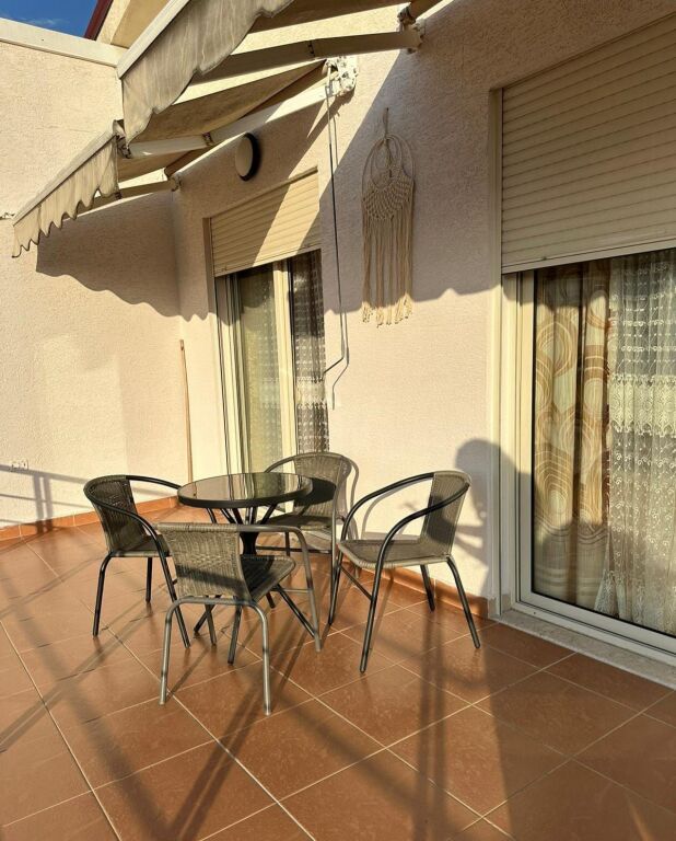 Jepet apartament duplex 2+1+2+Verande me qira tek Fizika Berthamore , Fresku