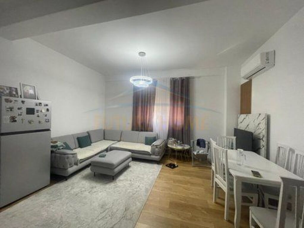 Shitet, Apartament 1+1,Shkolla Kuqe,Tirane