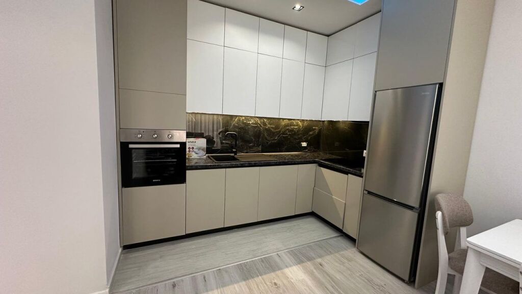 Jepet me qira apartament 1+1 tek Rruga Riza Cerova , Rruga Bardhyl , Shkolla e Kuqe .
