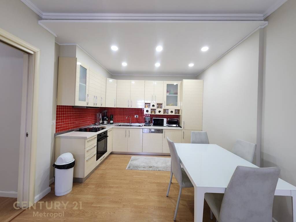 Jepet me qera apartament 2+1+2 tualete te kompleksi Usluga!