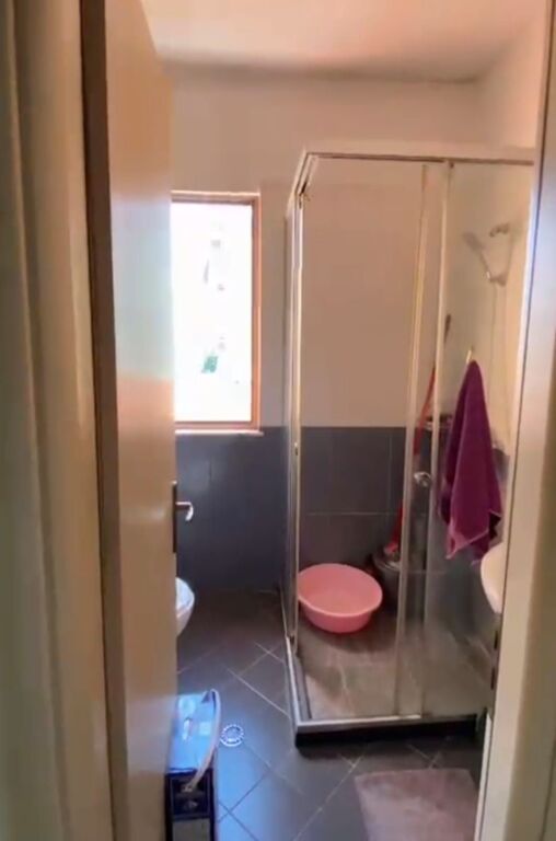 Shitet apartament 2+1+Garderobe+Verande tek Pasticeri Nela 6 , Astir , Yzberisht .
