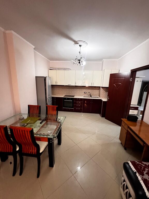 Apartament 2+1+2 per qera Astir !