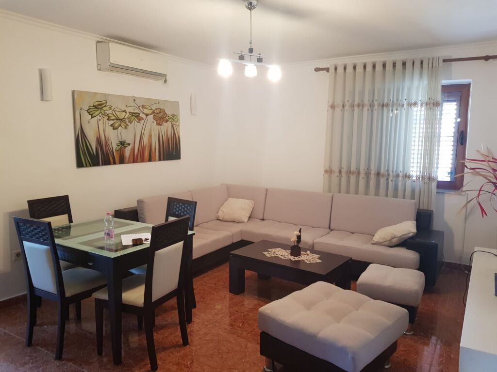 🏢Rruga e Elbasanit,prane Deges se Thesarit shitet apartament  2+1, 220,000€uro