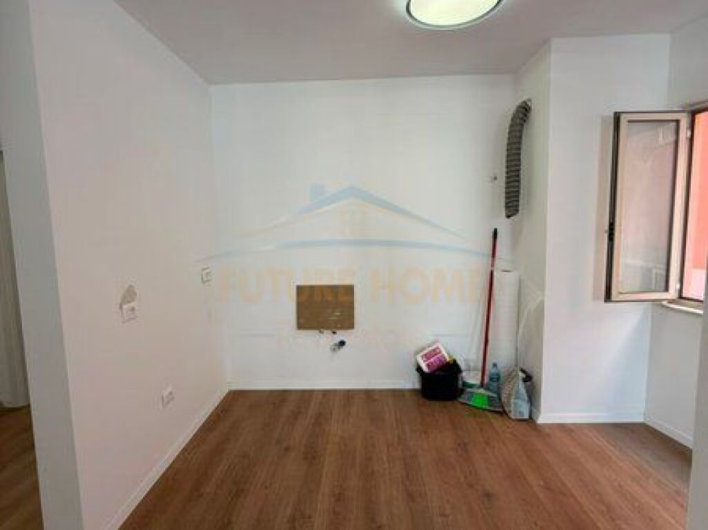 Shitet, Apartament 1+1, Restorant Fresku, Fresk.