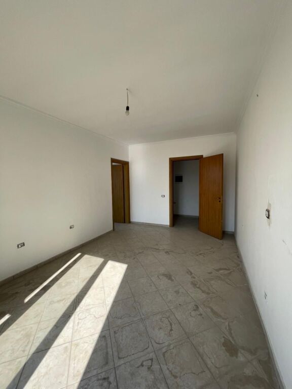 🏷️ OKAZION‼️ ULJE ÇMIMI‼️ | SHITET APARTAMENT 2+1 ME VERANDË – ASTIR