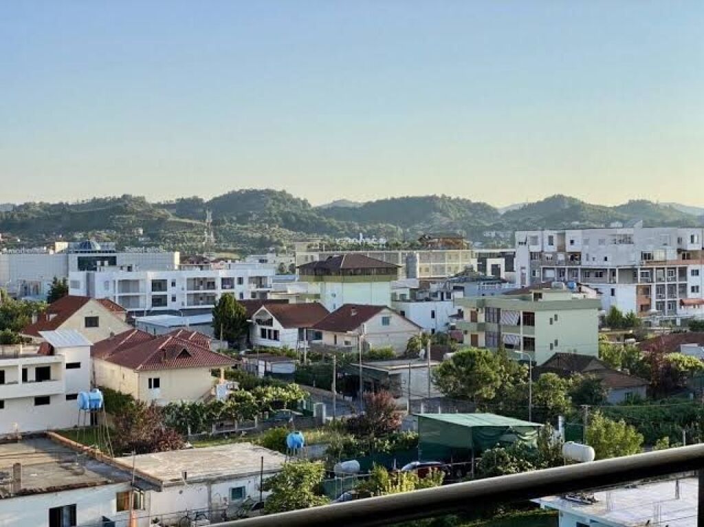 Jepet me qera Apartament 2+1  Tek Ardeno
