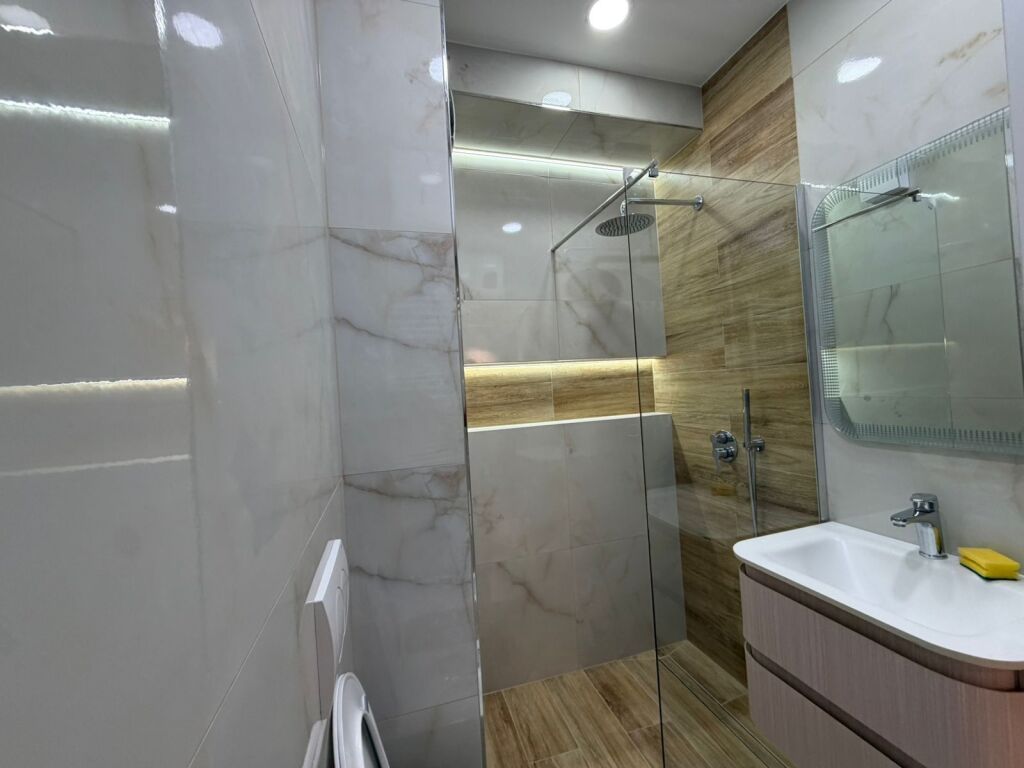 For rent 1+1 Komuna e Parisit 65,000 leke