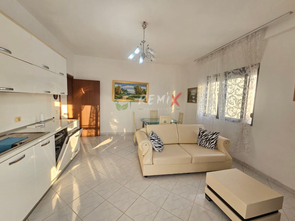 🏡 APARTAMENT 2+1 ME QERA – PRANË HOTEL PALACE, DURRËS! 🌊✨
