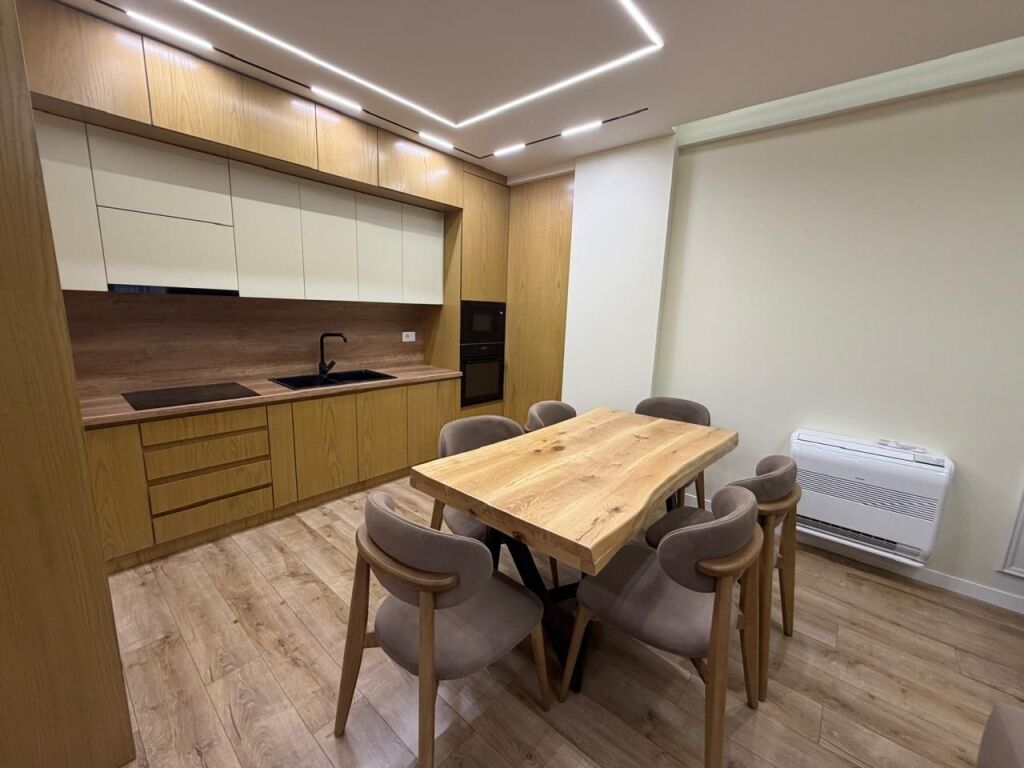 Jepet me qera apartment te Petville liqeni that 2+2 mobiluar 1500 eu