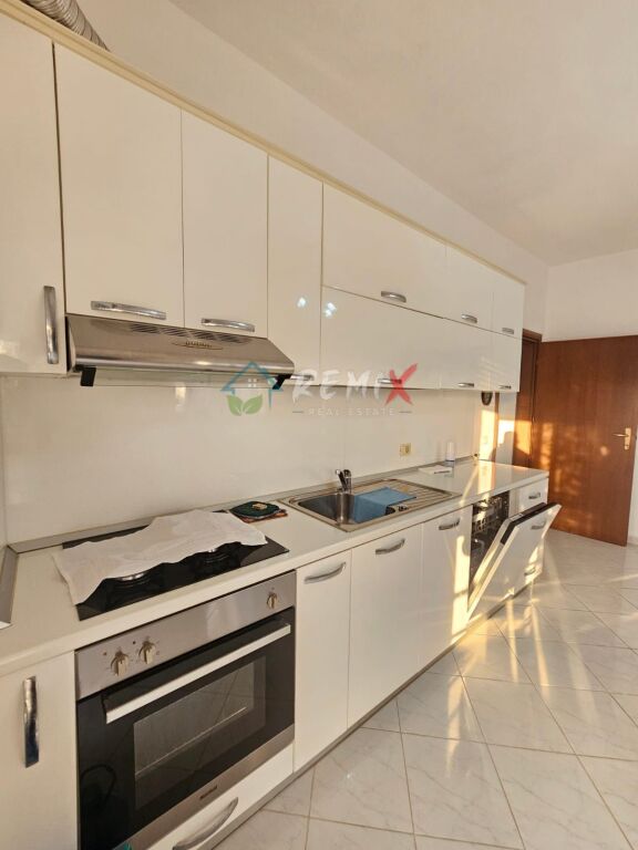 🏡 APARTAMENT 2+1 ME QERA – PRANË HOTEL PALACE, DURRËS! 🌊✨