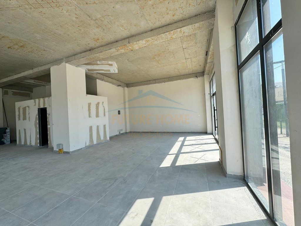 Qera, Ambient Biznesi , Kompleksi Ndregjoni, Tirane . Empire73617