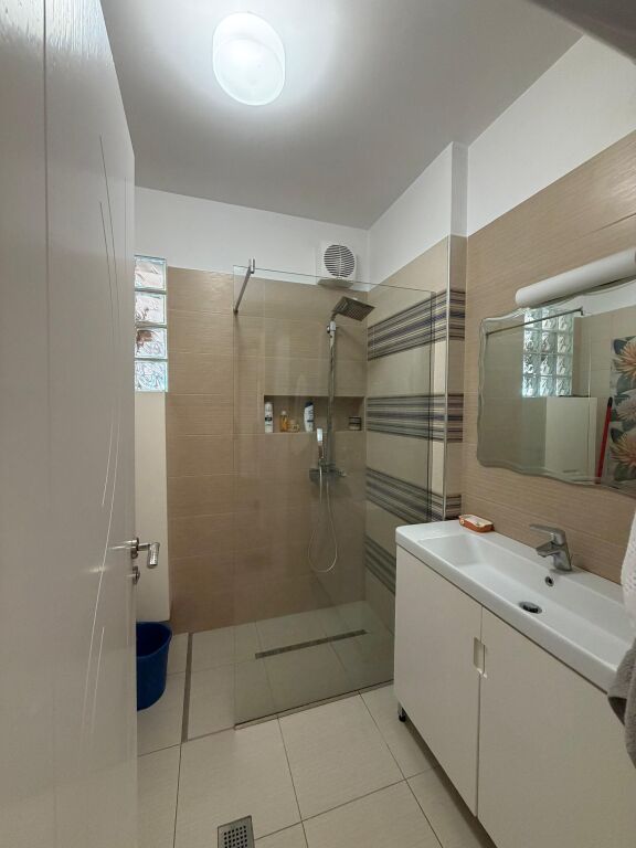 Apartament luksoz 2+1+2 me qira në Astir