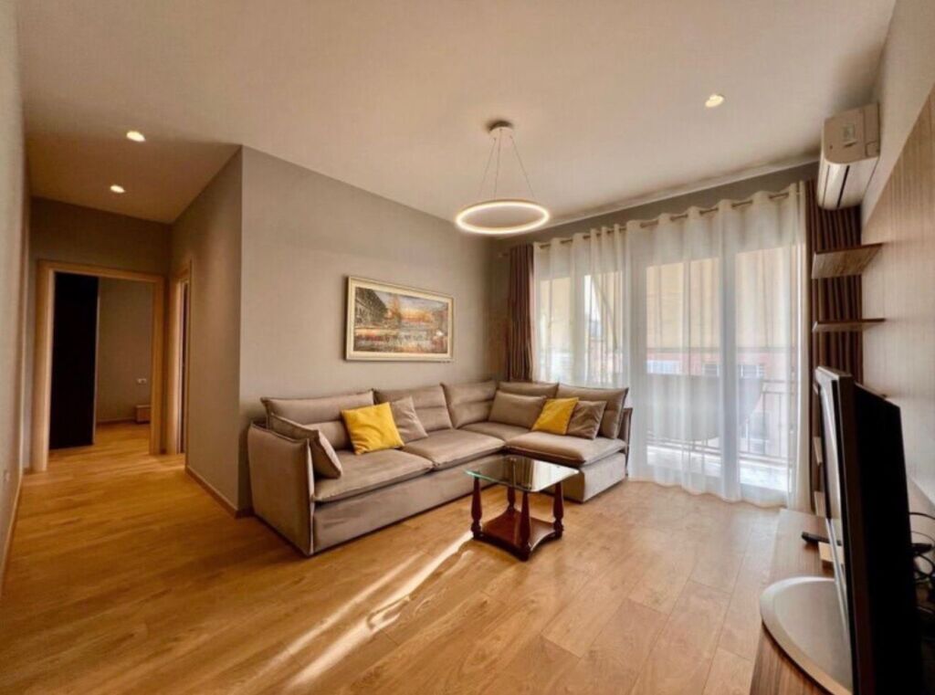 APARTAMENT 2+1 ME QIRA – KOMUNA E PARISIT | PAMJE NGA LIQENI ARTIFICIAL