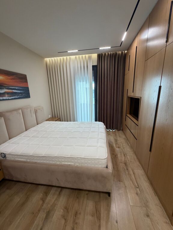 2+1, te petville liqeni i thate, 1500 euro me parkim