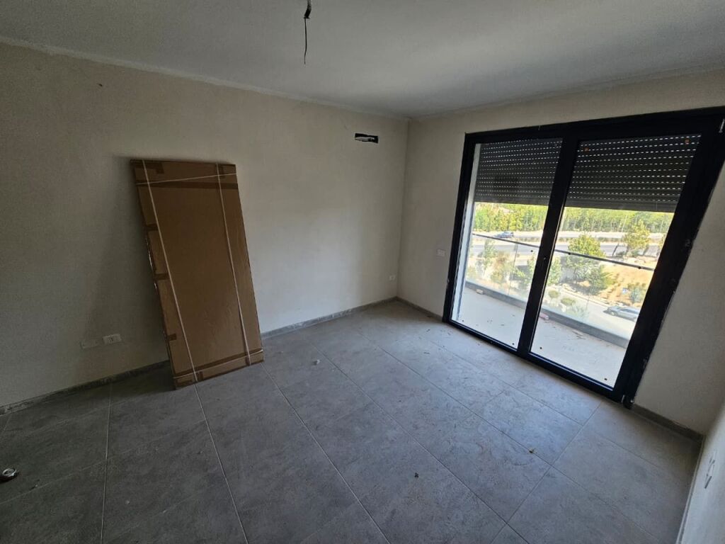🏢 *JEPET ME QIRA AMBIENT ZYRE – LIQENI I THATË | MET INVEST*