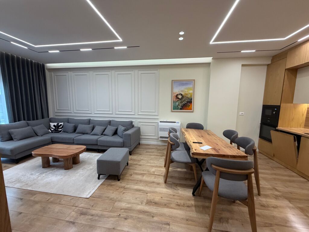 2+1, te petville liqeni i thate, 1500 euro me parkim