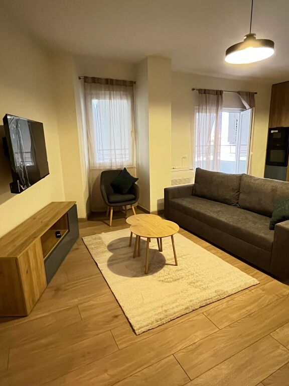 Renovated 2+1+2 apartment with underground parking - for rent | Pazari i ri