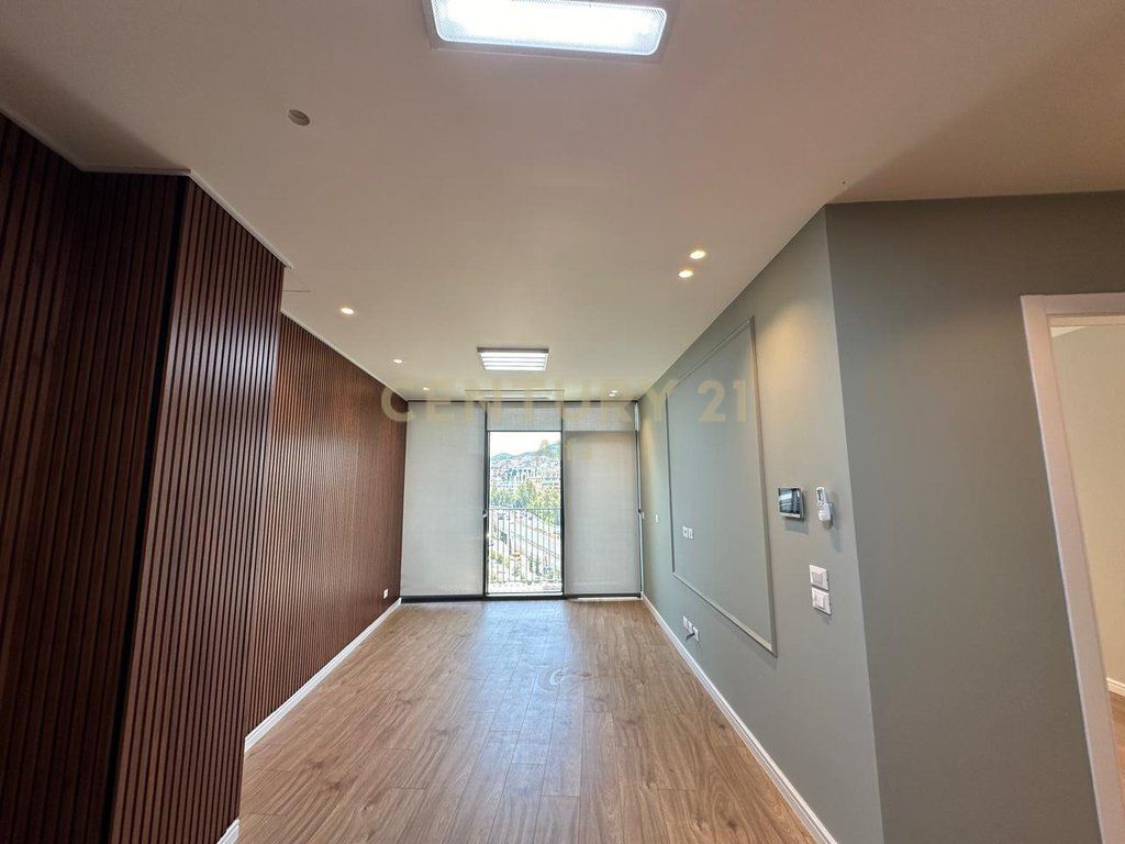 Office + 2 Parking Spaces for Rent at Lake View!