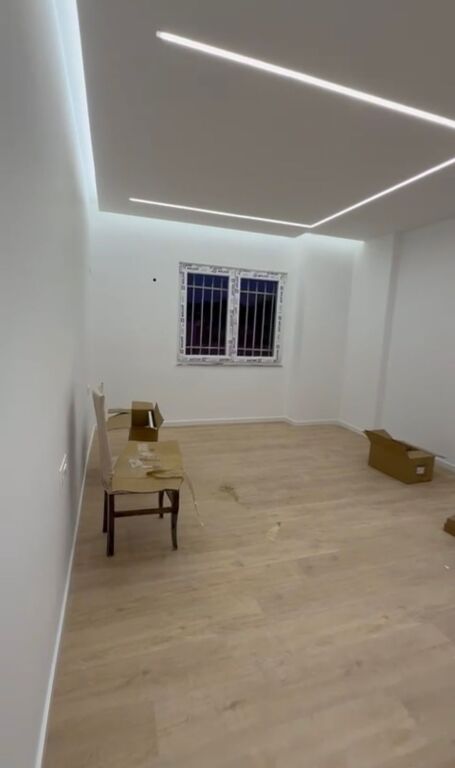 Shitet Apartament 2+1+2 , 21 Dhjetori