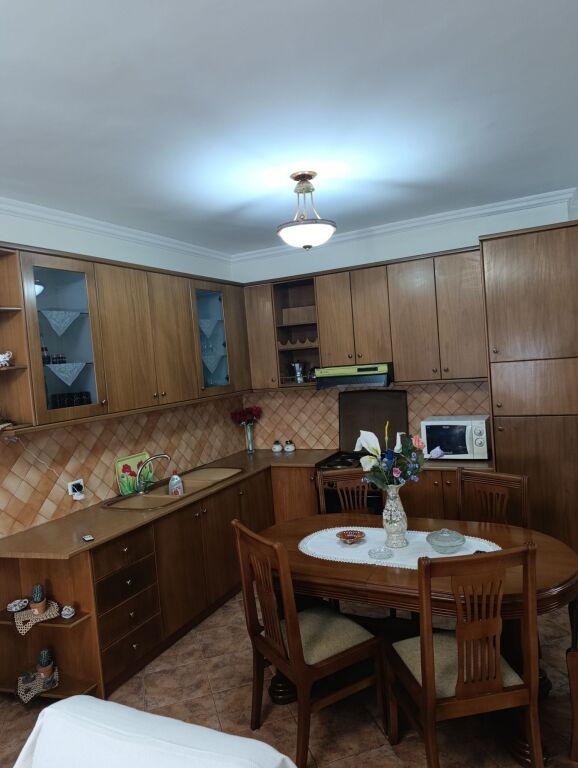 Affitto | Apartament 2 + 1 + 2 | Shkolla Bashkuar | 600 €/mese
