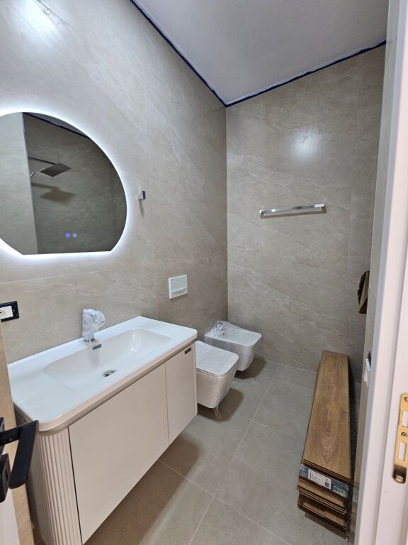 JEPET ME QIRA APARTAMENT MODERN 2+1+2+ post parkimi  – RRUGA 5 MAJI