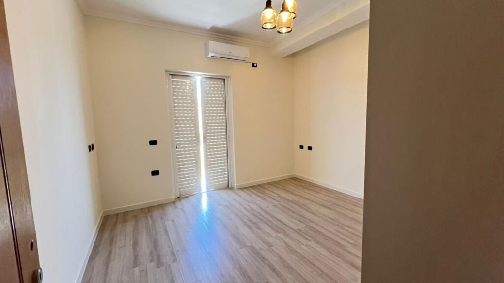 Apartament 3+1 me qira tek Liqeni i Thate, prane Spitalit te Kafsheve