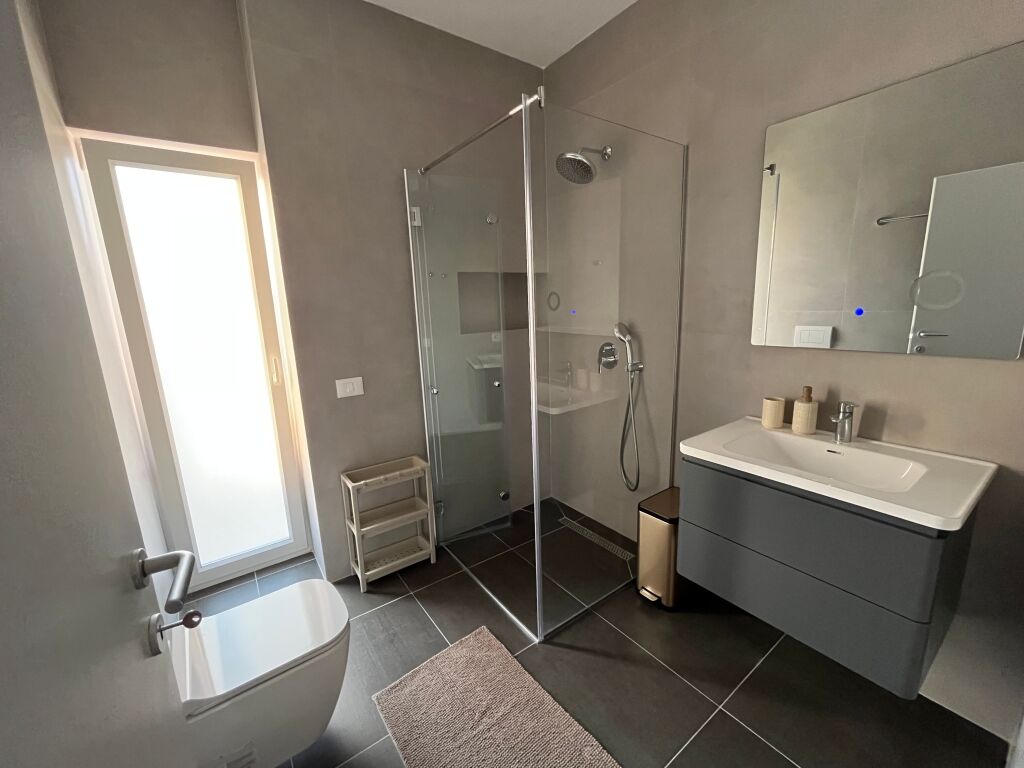 Renovated 2+1+2 apartment with underground parking - for rent | Pazari i ri