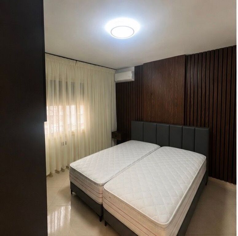 Apartament për qira afatgjatë në Lungomare Vlorë