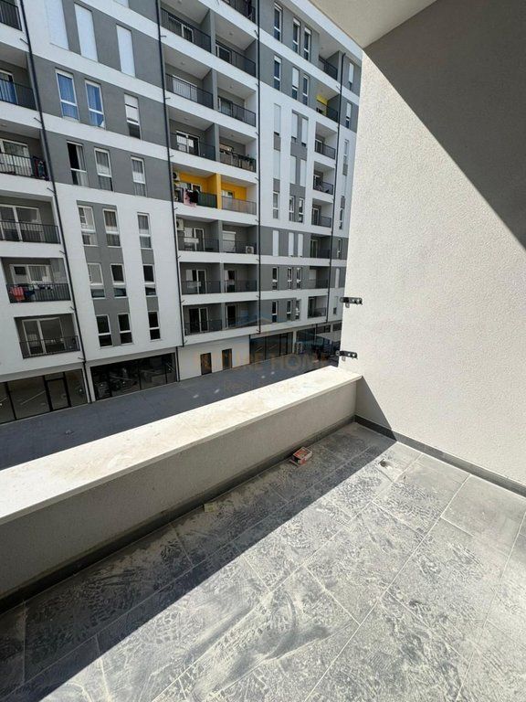 Shitet,Apartament 1+1, Univers City, Tiranë.