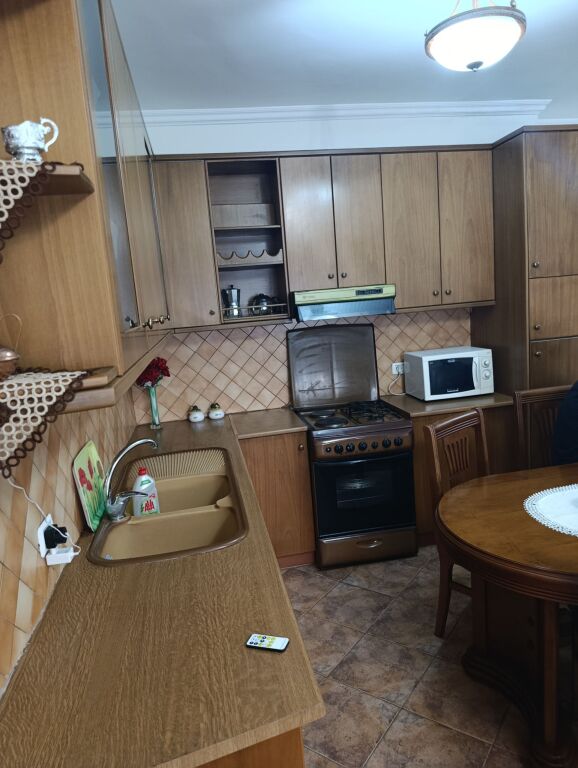 Affitto | Apartament 2 + 1 + 2 | Shkolla Bashkuar | 600 €/mese