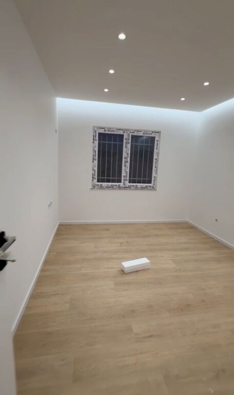 Shitet Apartament 2+1+2 , 21 Dhjetori