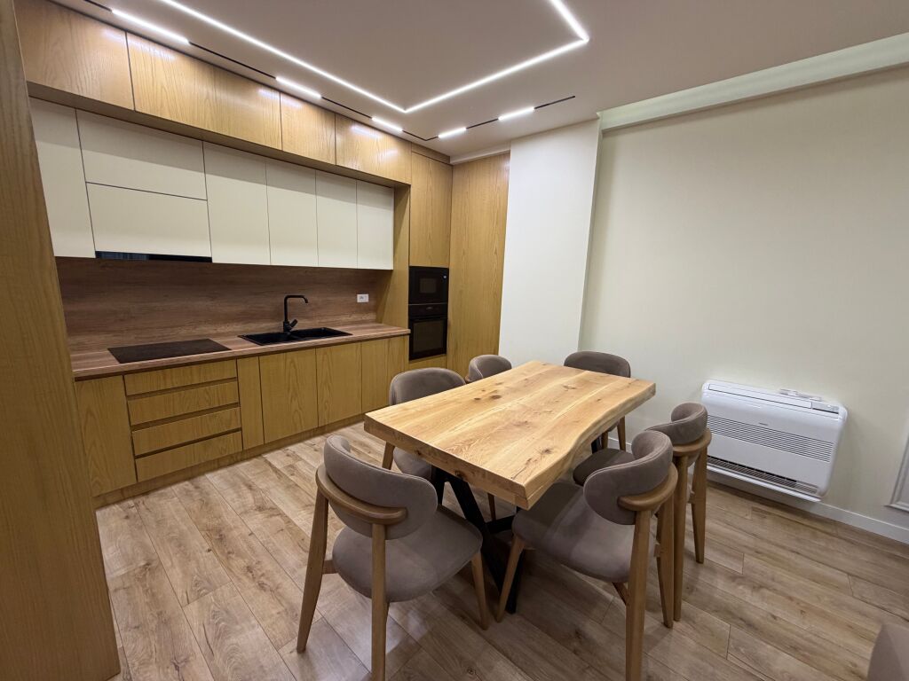 2+1,te petville liqeni i thate,1500 euro me parkim