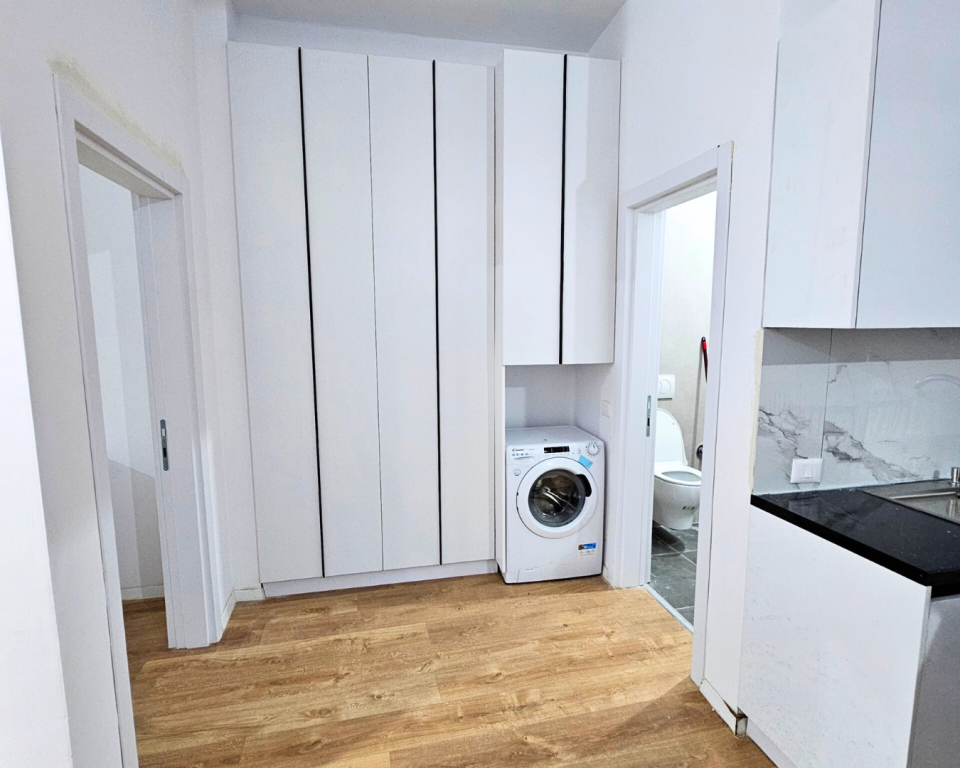 Prane Shkolles Se Kuqe Shitet Apartament 1+1 I Mobiluar!