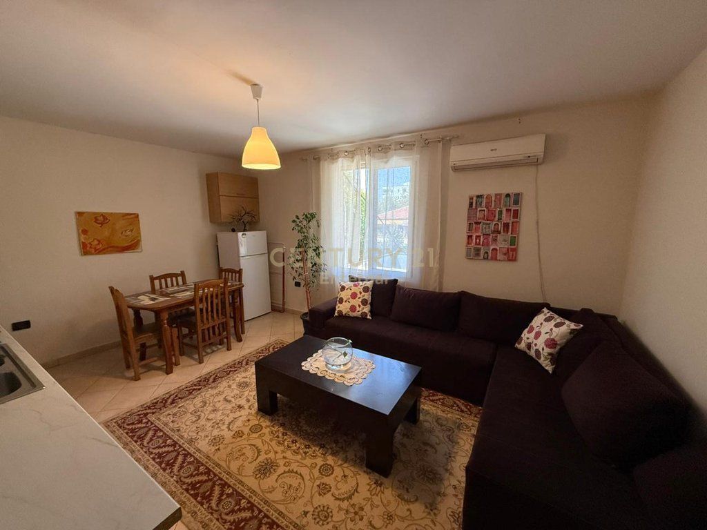 Duplex in affitto presso la Scuola Unita 650 € /Mese 60.000 Lek /Mese