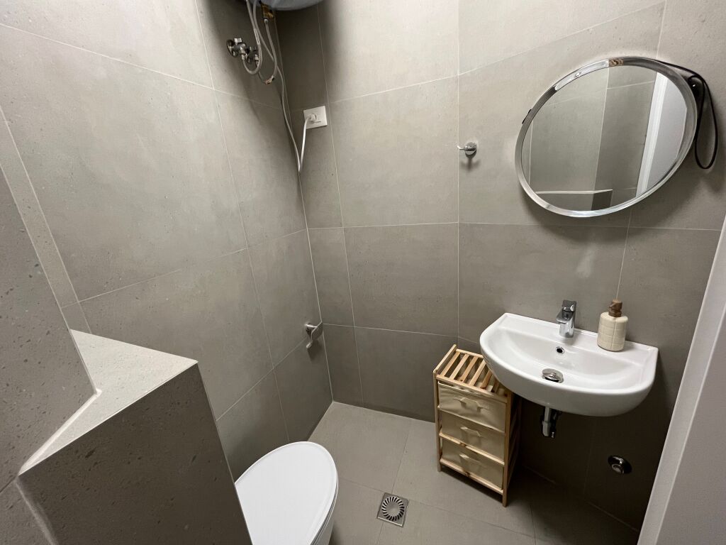 Renovated 2+1+2 apartment with underground parking - for rent | Pazari i ri