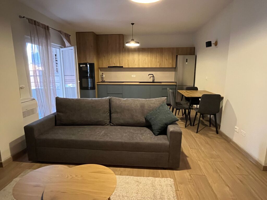 Renovated 2+1+2 apartment with underground parking - for rent | Pazari i ri