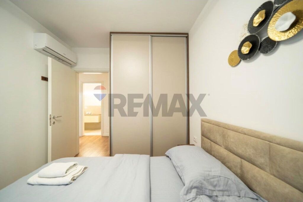 Apartament - Për Shitje - Komuna e Parisit, Tiranë