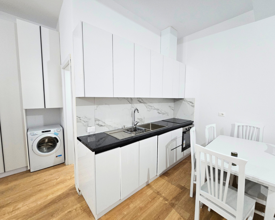 Prane Shkolles Se Kuqe Shitet Apartament 1+1 I Mobiluar!