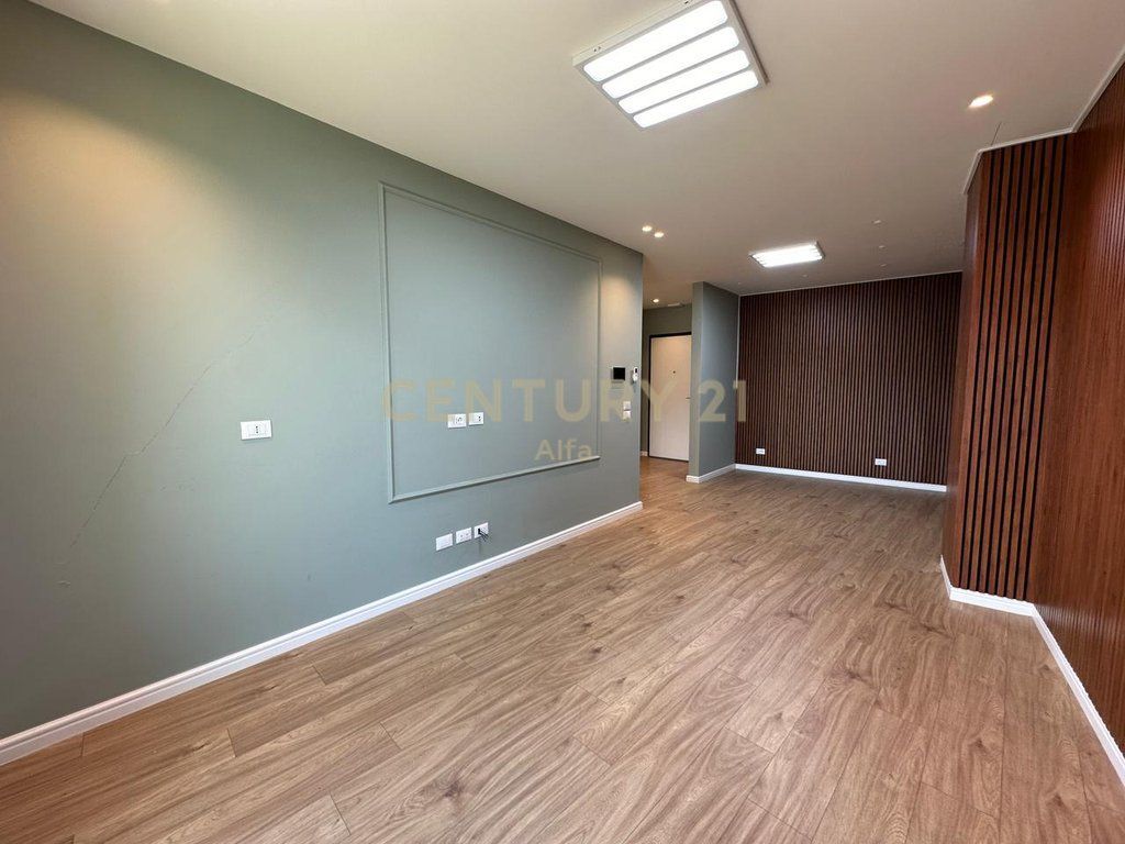 Office + 2 Parking Spaces for Rent at Lake View!